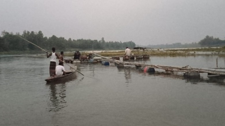 দিনাজপুর বীরগঞ্জে ভ্রাম্যমান আদালতে অবৈধ ড্রেজার আটক, মামলা 