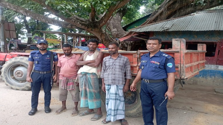 খাগড়াছড়িতে অবৈধ পাহাড় কাটার বিরুদ্ধে সেনাবাহিনীর অভিযান, আটক