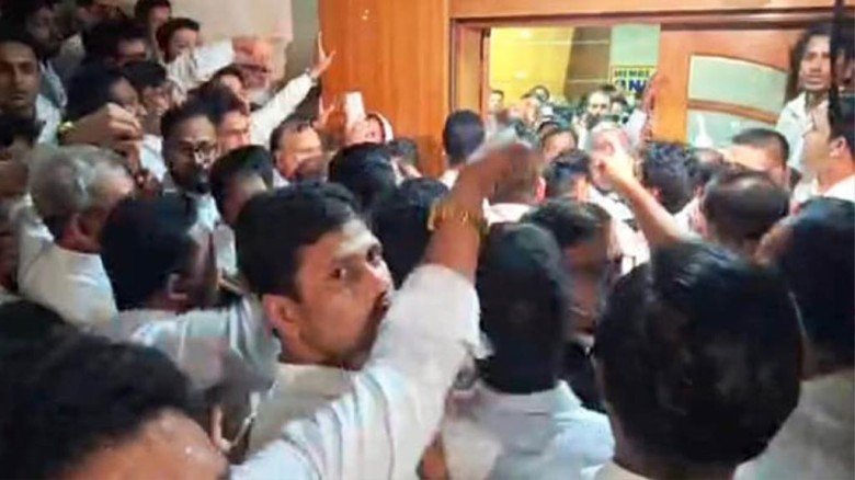 চট্টগ্রাম আইনজীবী সমিতি নির্বাচন আ.লীগপন্থীদের মনোনয়নকে ঘিরে