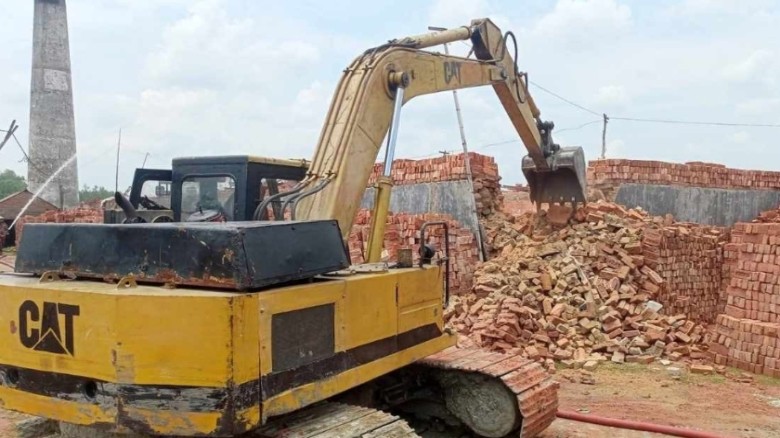 গোপালগঞ্জে সাঁড়াশি অভিযান অবৈধ দুই ইটভাটা গুঁড়িয়ে দিল প্রশাস
