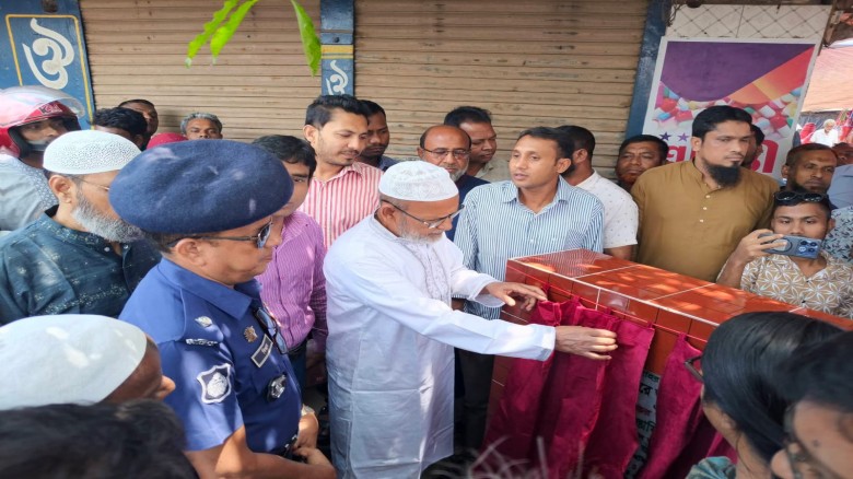 সাপাহারে আরসিসি সড়ক নির্মাণ কাজের ভিত্তিপ্রস্তর স্থাপনএমপি ম