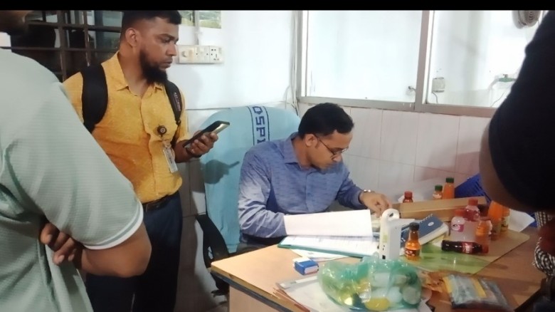 কালীগঞ্জে এগ্রো ফুড কোম্পানিতে র‍্যাব এর অভিযান: ২ লাখ টাকা 