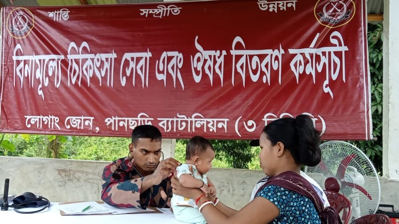 দুর্গম সীমান্তে মানবিক উদ্যোগ কেষ্টমনি পাড়ায় ৩ বিজিবির ফ্রি 
