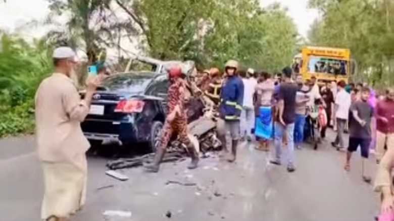 গোপালগঞ্জে বাস-মাইক্রোবাস-প্রাইভেটকার সংঘর্ষ নিহত ১, আহত অন্