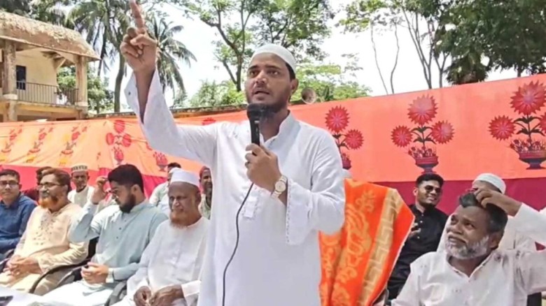 অনেকে বলে ভোটে এমপি হইছেন আমি বলি, খালি ভোটে এমপি হই নাই, পা