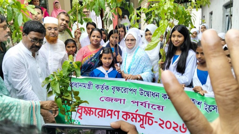 ৫ বছরে ২৫ কোটি বৃক্ষরোপণ কর্মসূচির অংশ হিসেবে কুড়িগ্রামে বৃক