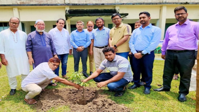 সবুজ বাংলাদেশ গড়ার প্রত্যয়ে ডিমলায় বৃক্ষরোপণ কর্মসূচির উদ