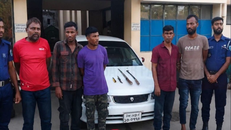 কুলাউড়ায় পুলিশের অভিযানে ৫ ডাকাত গ্রেফতার, ডাকাতির কাজে ব্যব